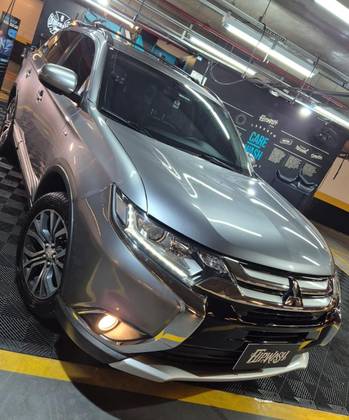 MITSUBISHI OUTLANDER 3.0 GT 4X4 V6 24V GASOLINA 4P AUTOMÁTICO
